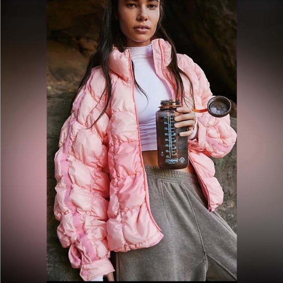 Free People Jackets & Blazers - Free People Color Changing Scrunch Pippa Packable Puffer NWT Size Small